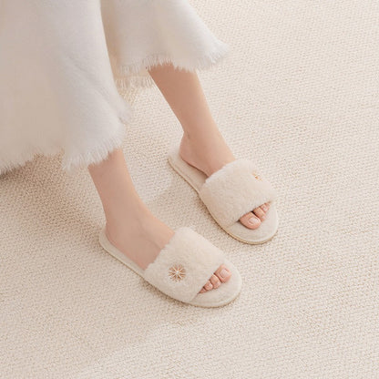Plush Daisy-Embellished Home Slippers