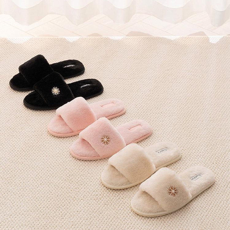 Plush Daisy-Embellished Home Slippers
