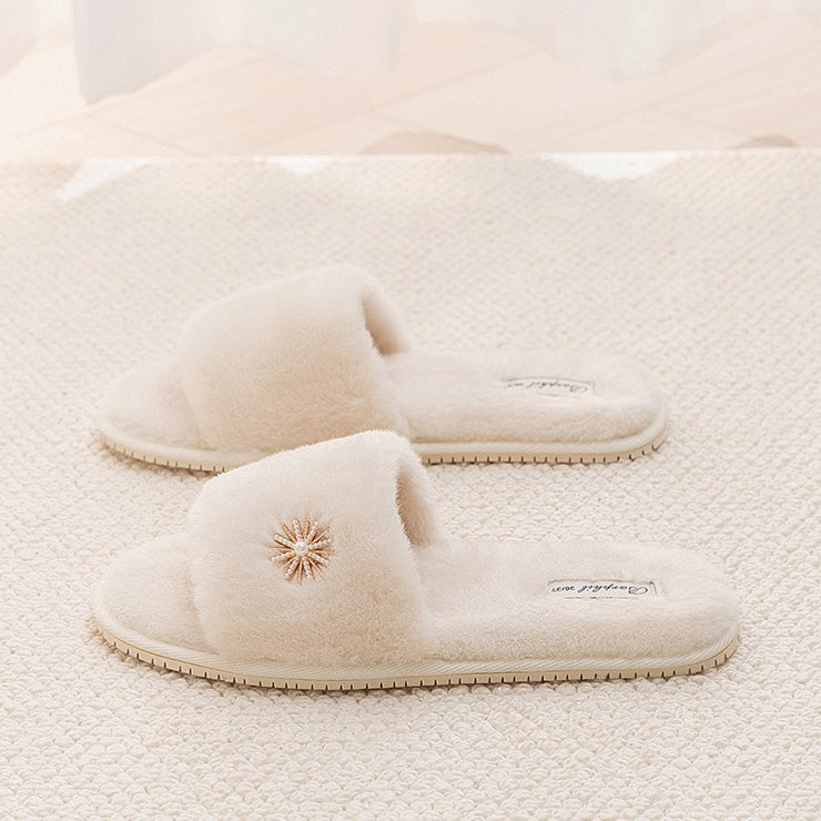 Plush Daisy-Embellished Home Slippers