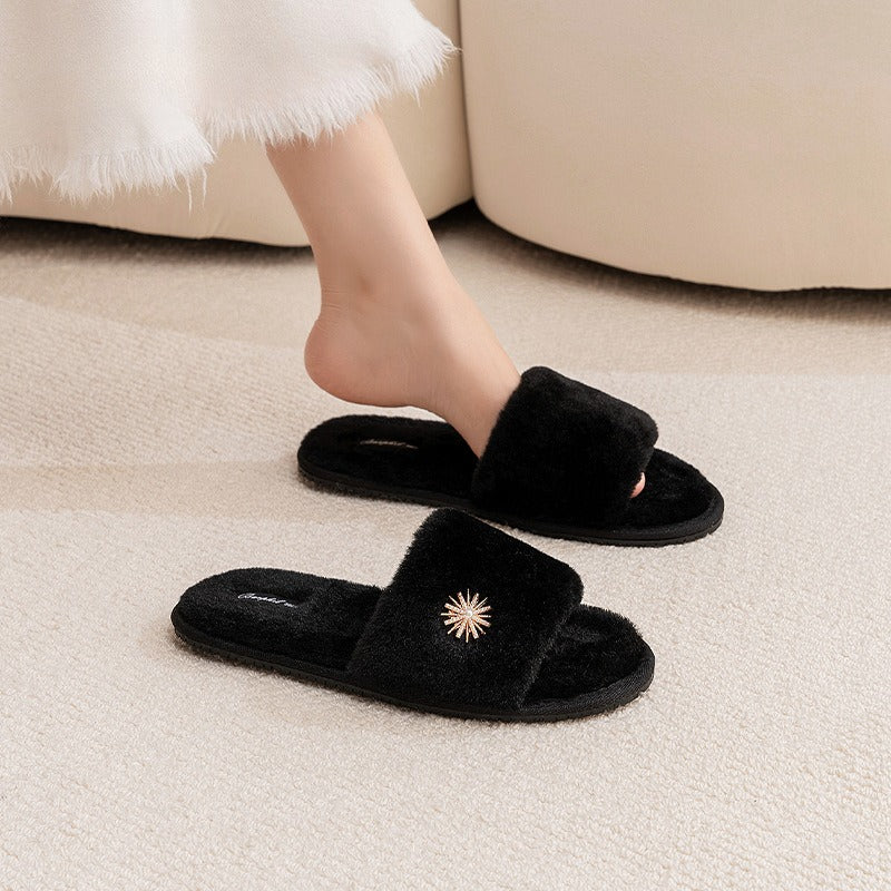 Plush Daisy-Embellished Home Slippers